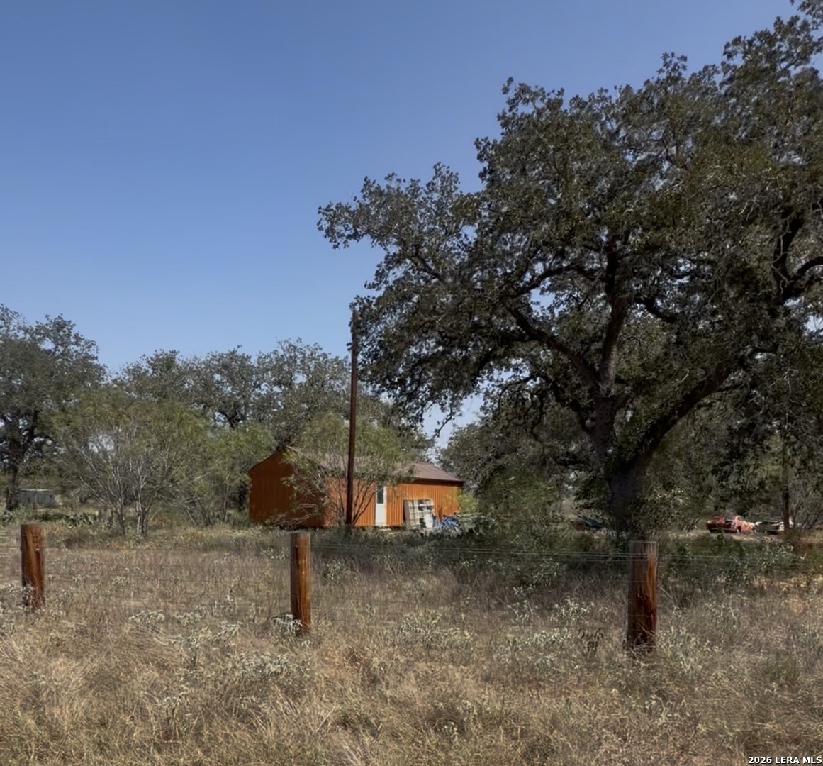 472 TERRACE HILL LN, Floresville, TX 78114