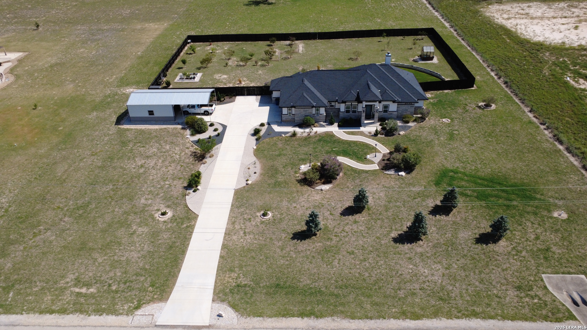 191 TRIPLE R DR, La Vernia, TX 78121