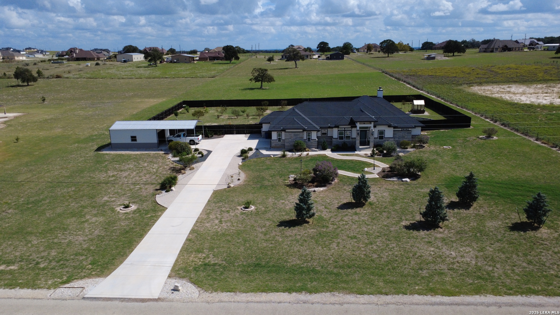 191 TRIPLE R DR, La Vernia, TX 78121