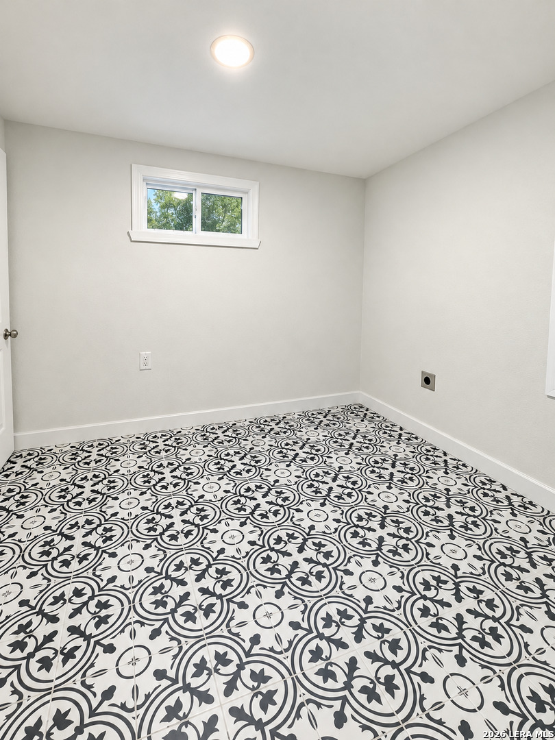 529 N SAN BERNARDO AVE, San Antonio, TX 78228