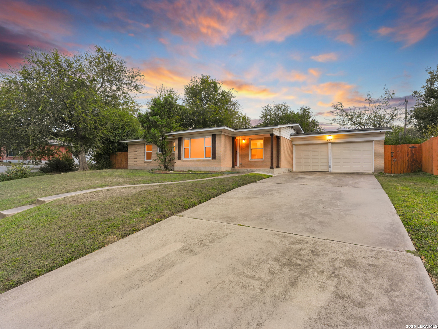 126 LONGRIDGE DR, San Antonio, TX 78228