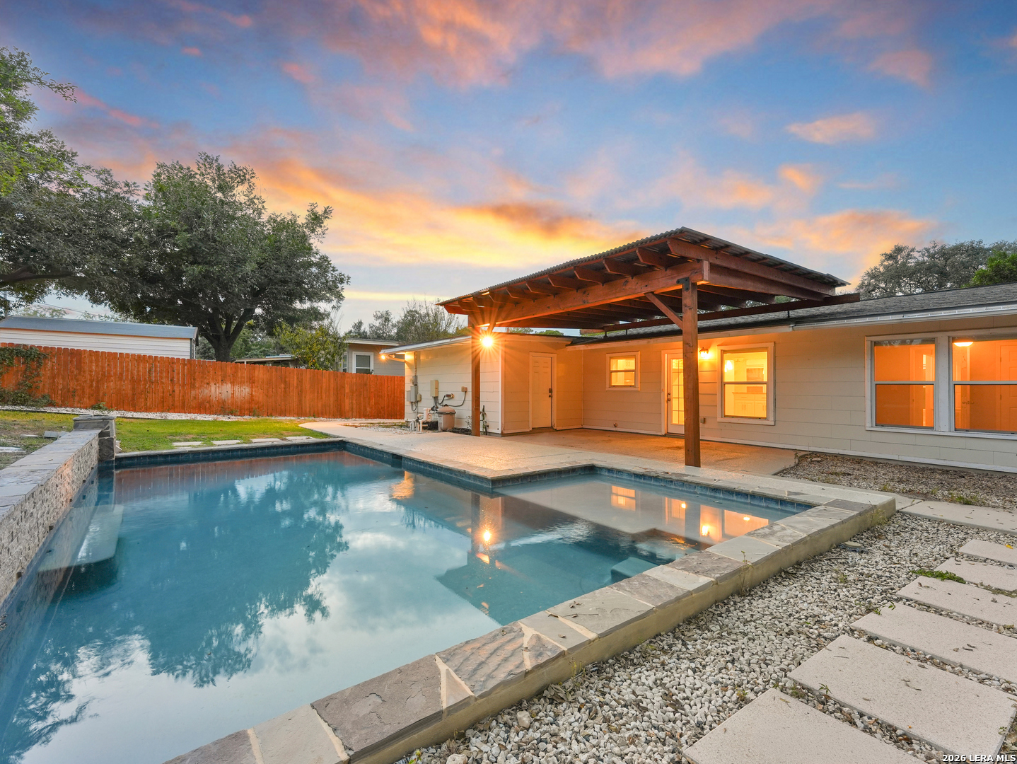 126 LONGRIDGE DR, San Antonio, TX 78228