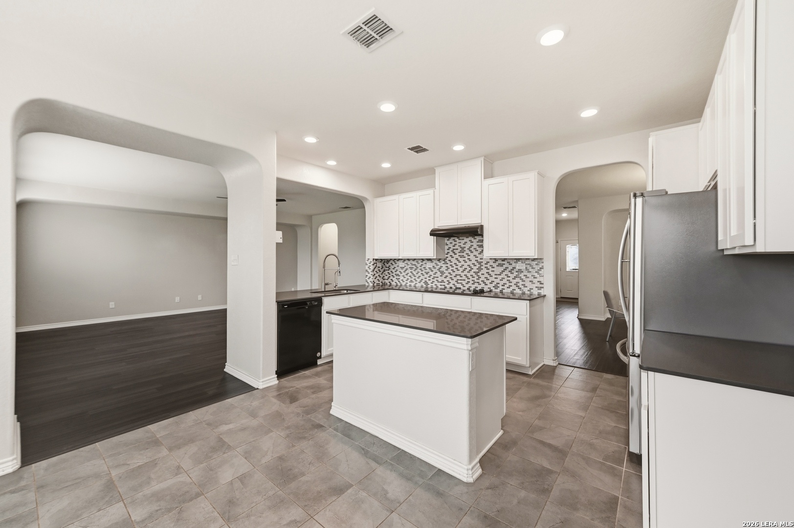 2077 OXBOW CIR, New Braunfels, TX 78130