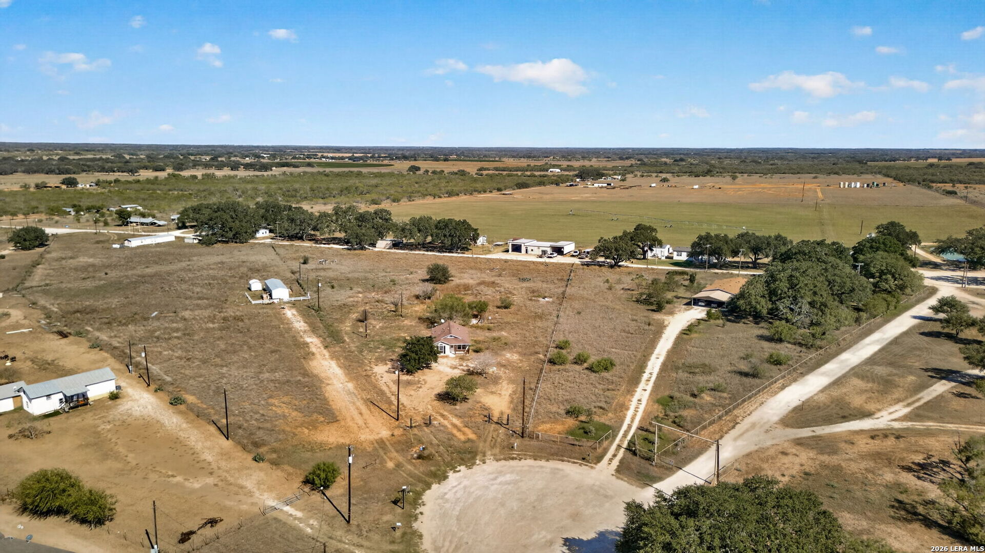 181 County Road 7751, Devine, TX 78016
