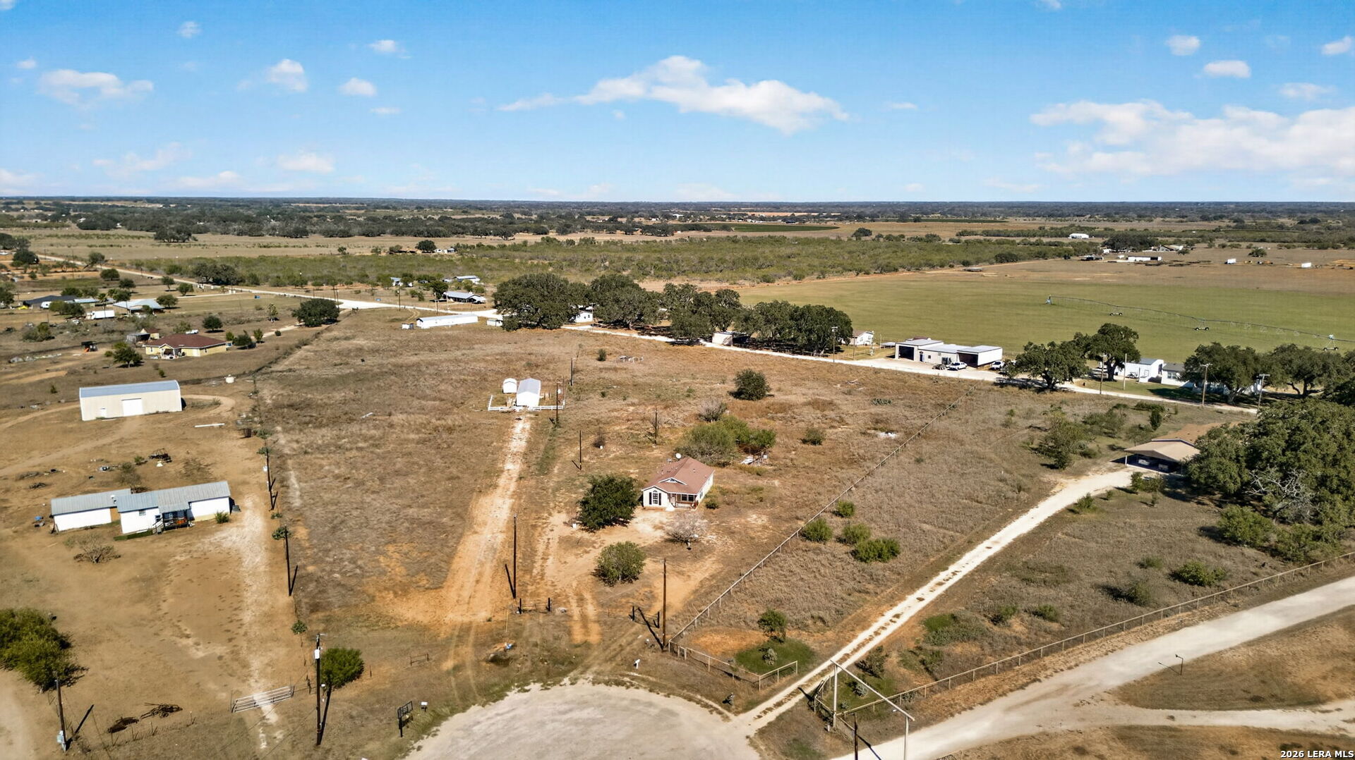 181 County Road 7751, Devine, TX 78016