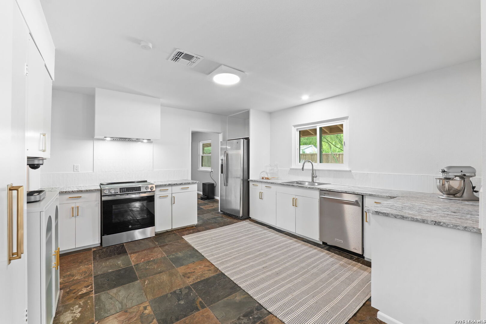 203 HERWECK DR, San Antonio, TX 78213