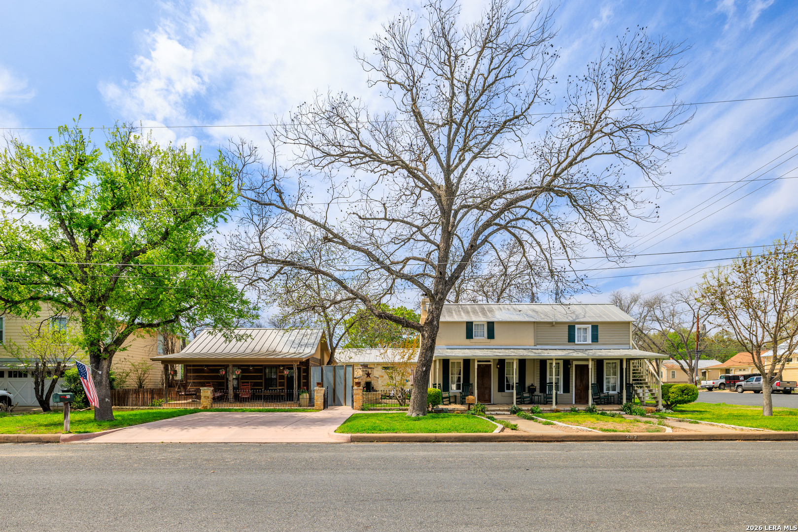 202 S BOWIE ST, Fredericksburg, TX 78624