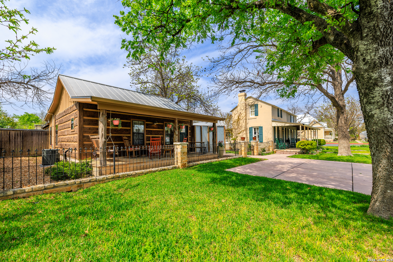 202 S BOWIE ST, Fredericksburg, TX 78624