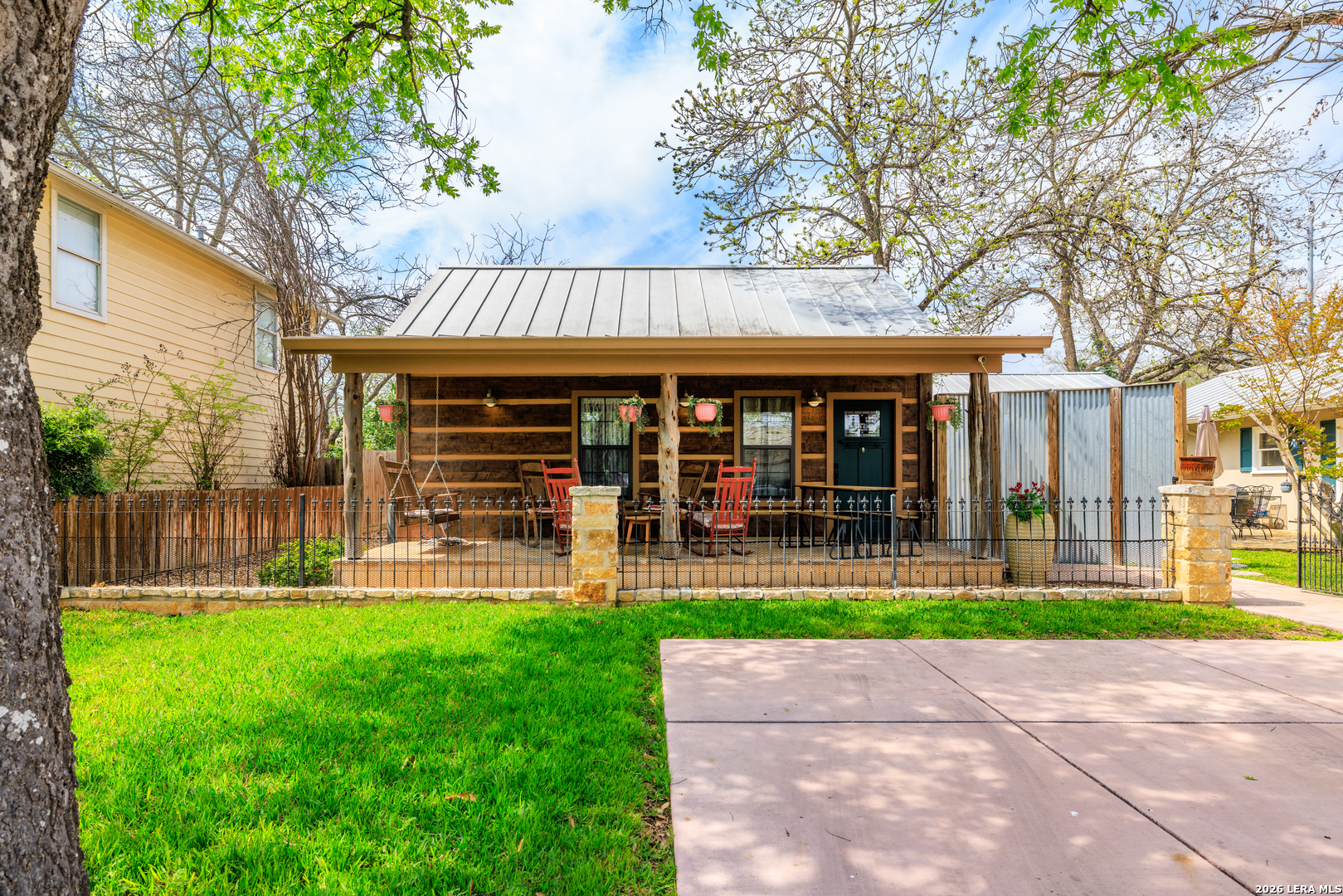 202 S BOWIE ST, Fredericksburg, TX 78624