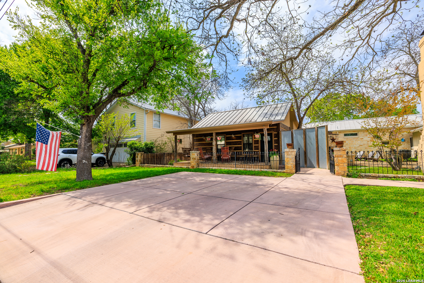 202 S BOWIE ST, Fredericksburg, TX 78624