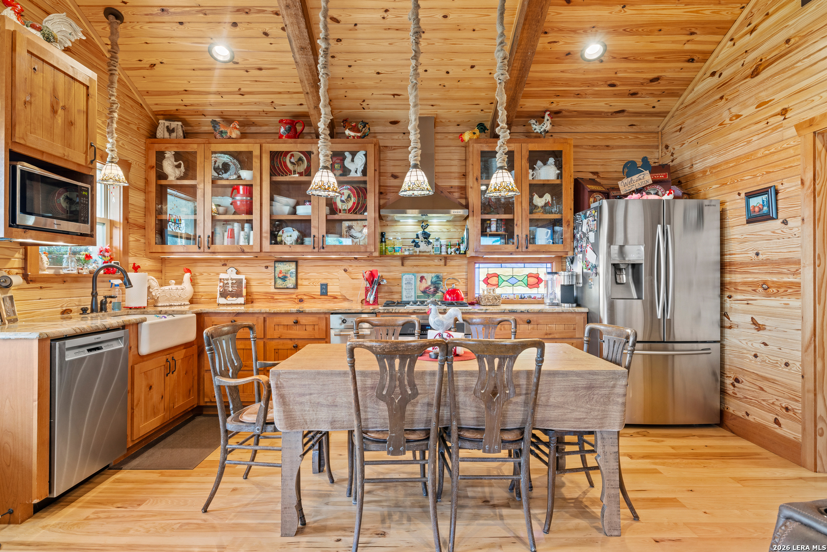 202 S BOWIE ST, Fredericksburg, TX 78624
