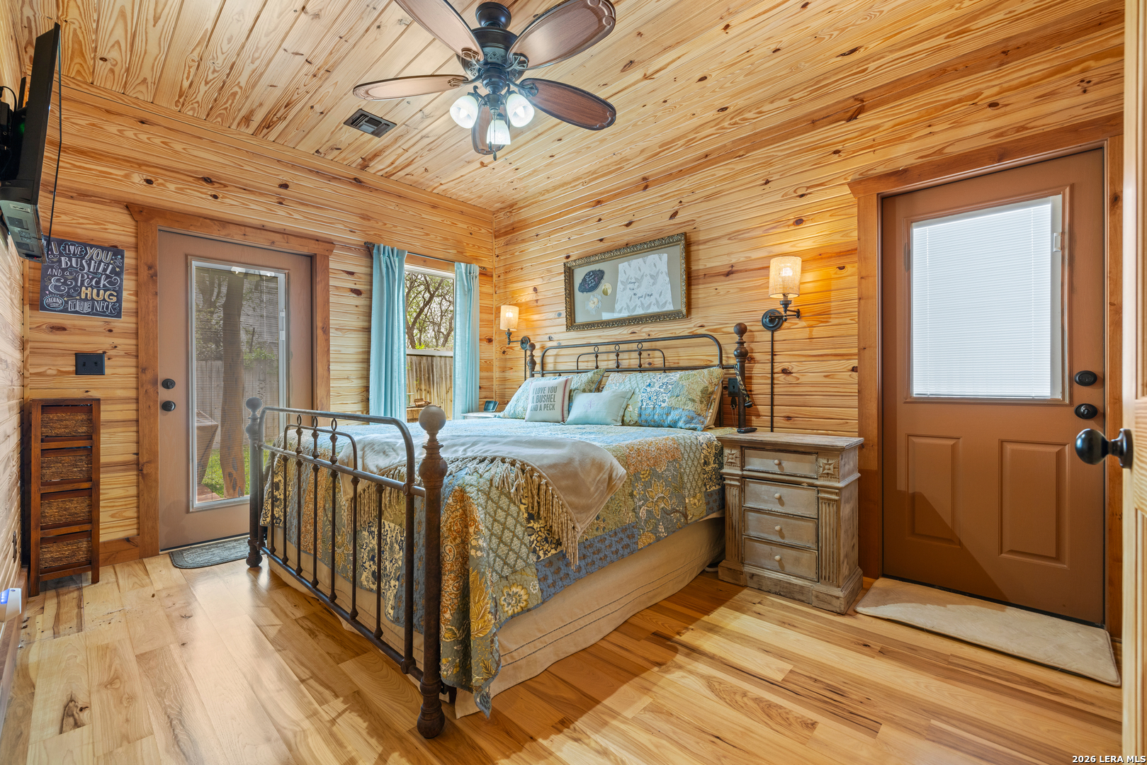 202 S BOWIE ST, Fredericksburg, TX 78624