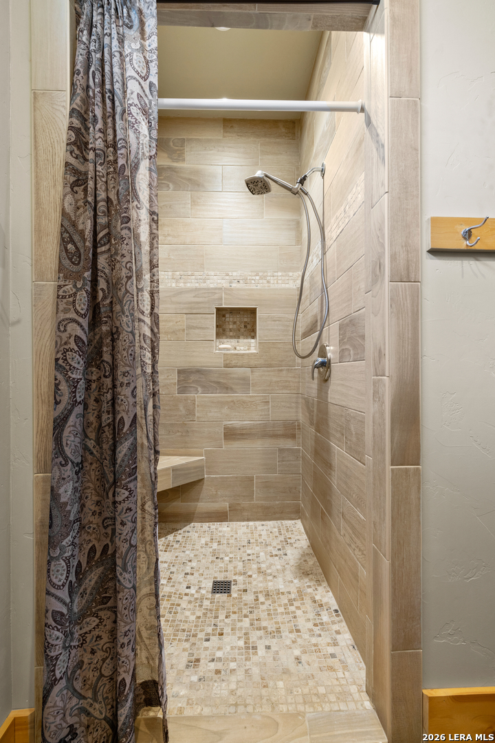 202 S BOWIE ST, Fredericksburg, TX 78624