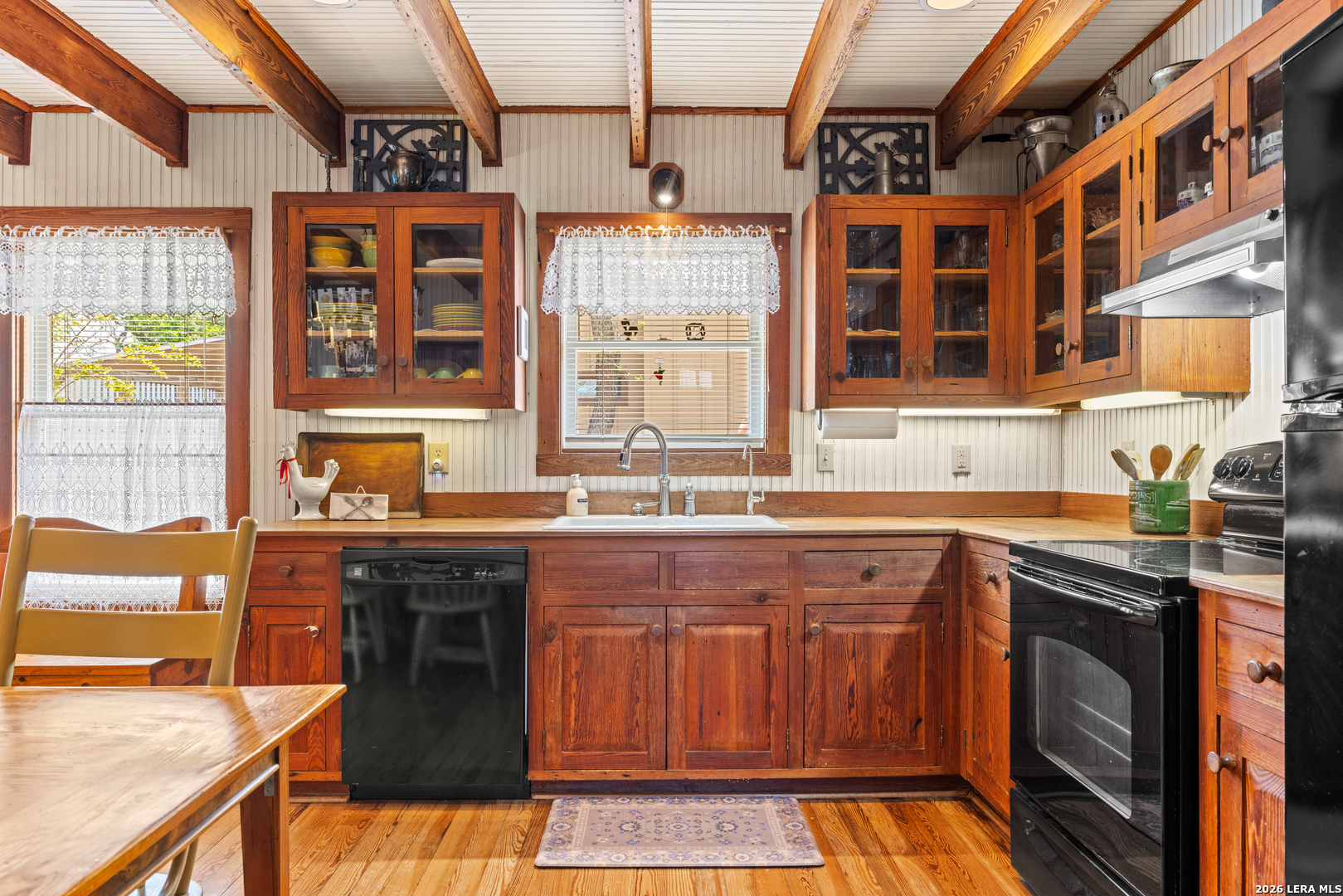 202 S BOWIE ST, Fredericksburg, TX 78624