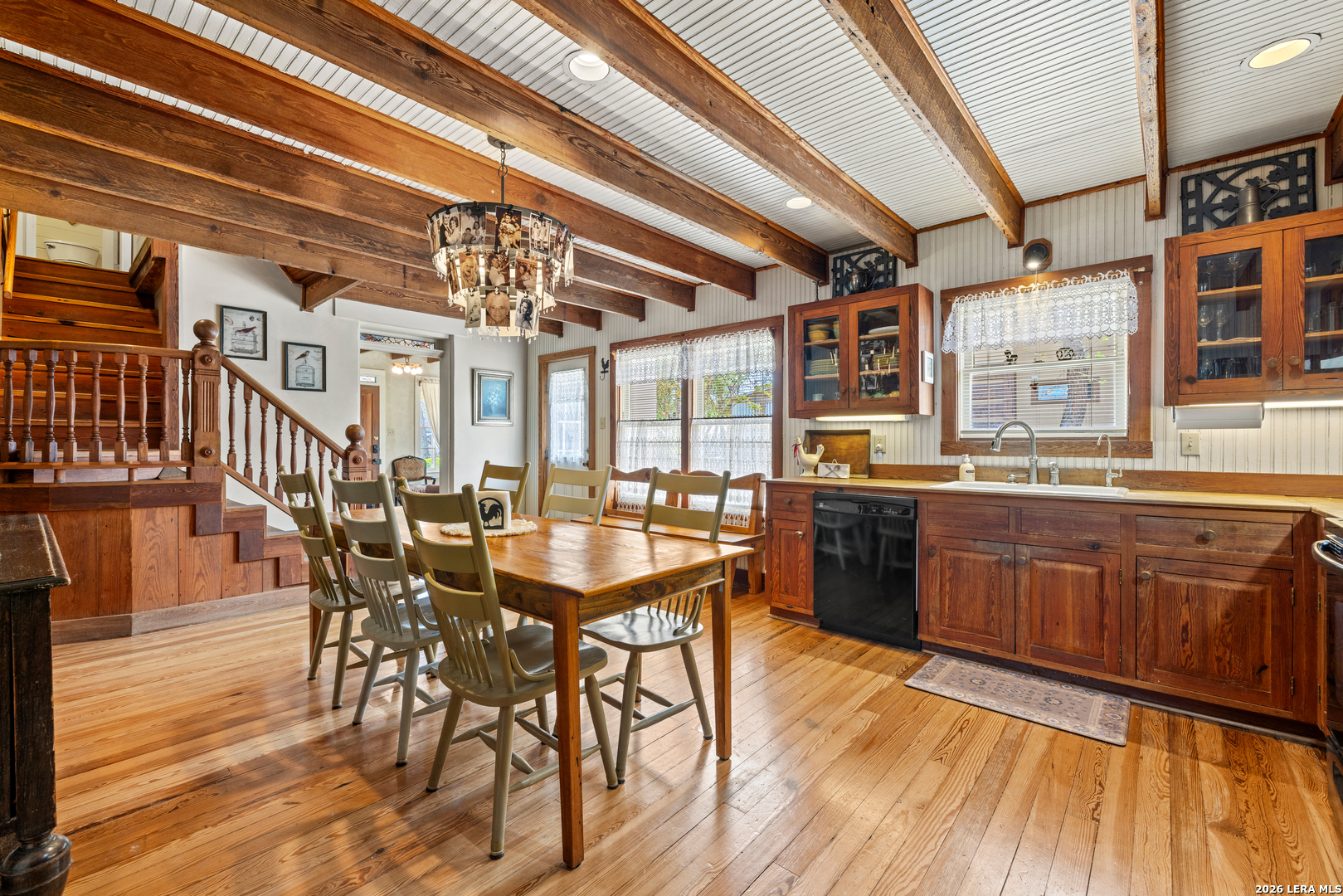 202 S BOWIE ST, Fredericksburg, TX 78624
