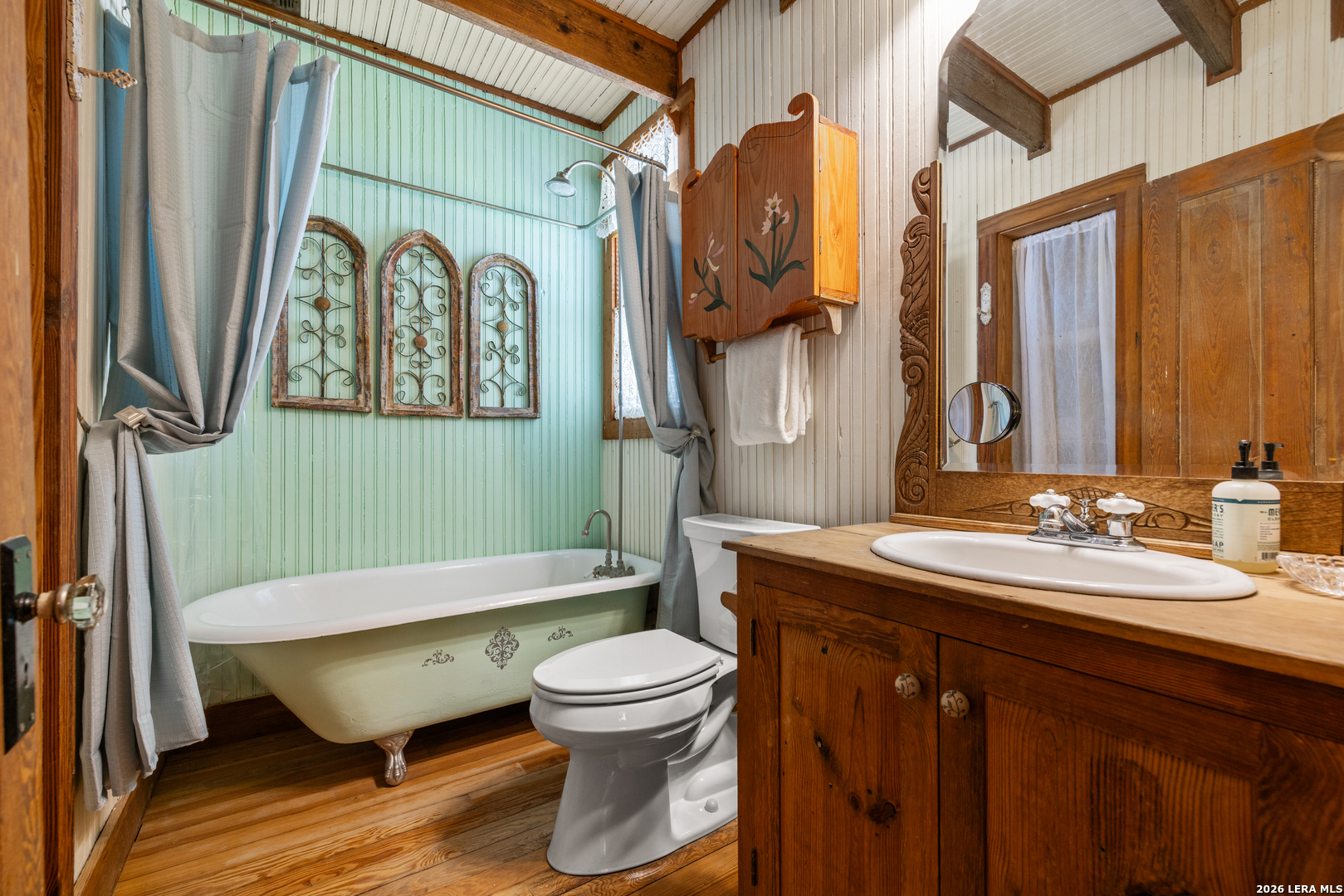 202 S BOWIE ST, Fredericksburg, TX 78624