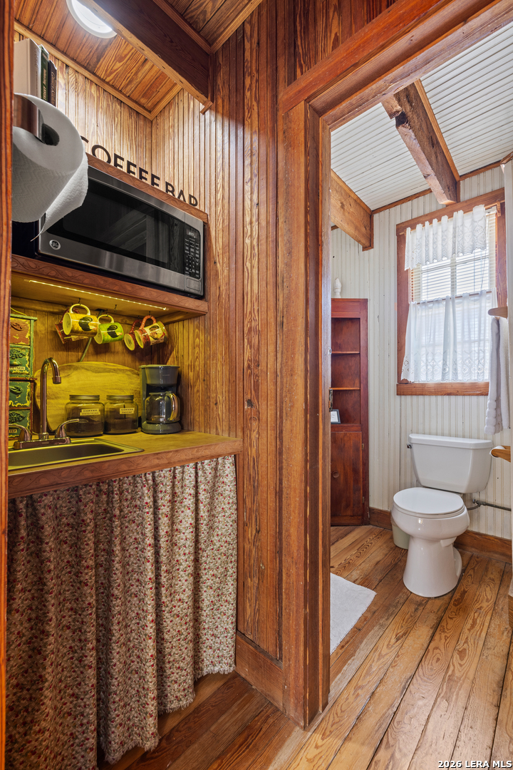 202 S BOWIE ST, Fredericksburg, TX 78624