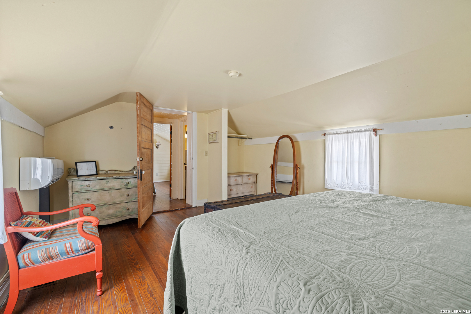 202 S BOWIE ST, Fredericksburg, TX 78624