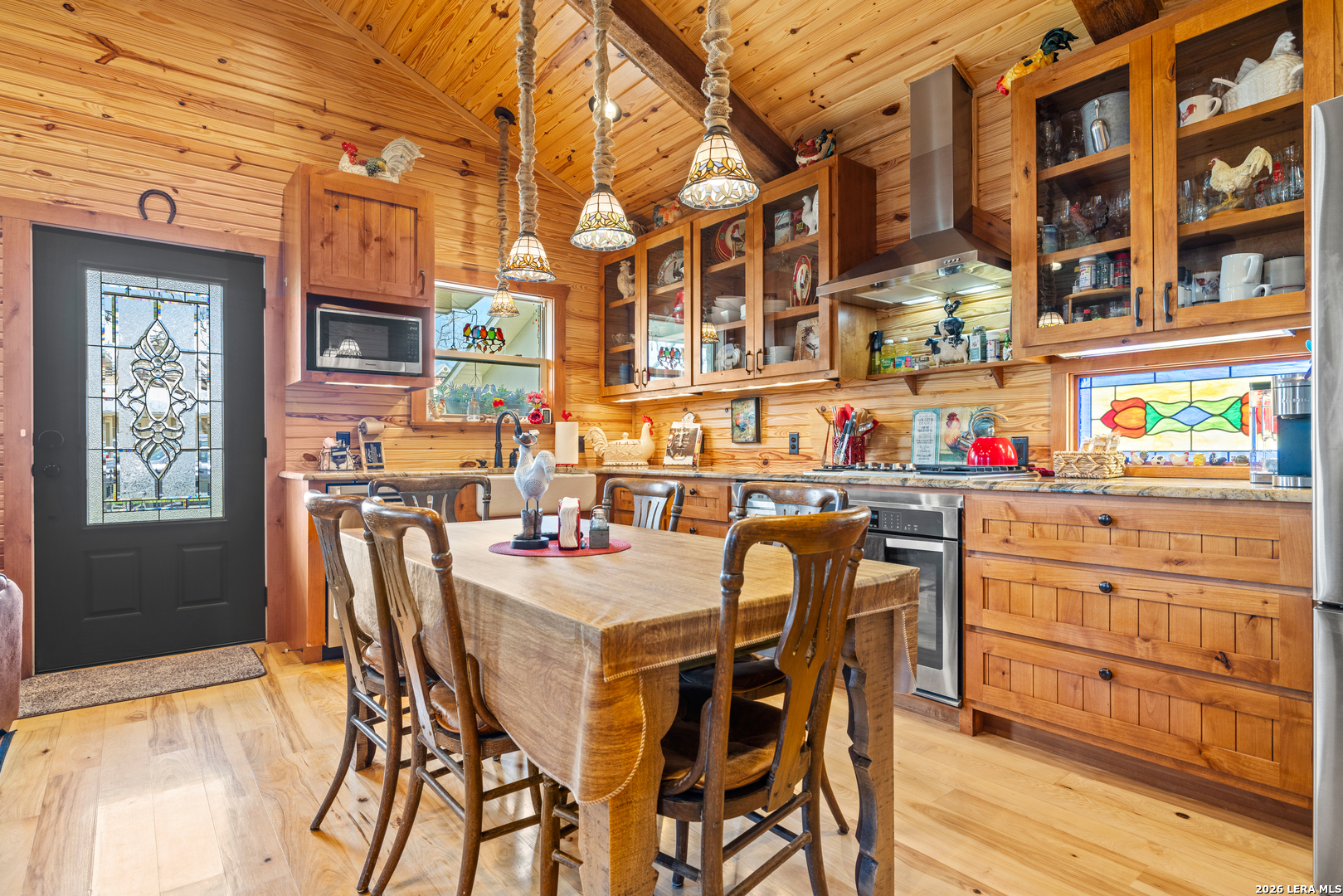 202 S BOWIE ST, Fredericksburg, TX 78624