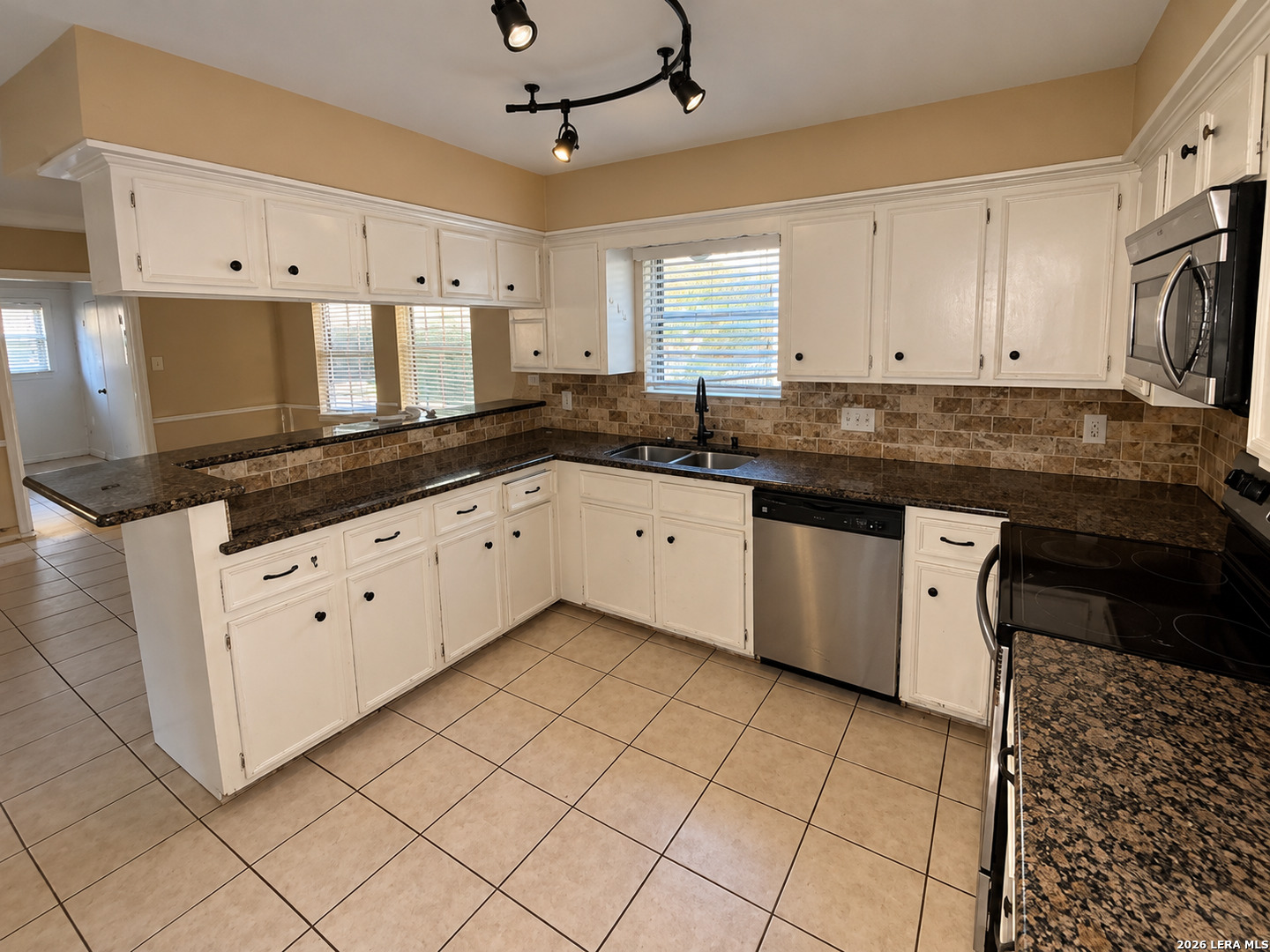 1111 Kanah Ln, Houston, TX 77090