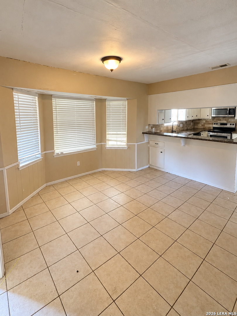 1111 Kanah Ln, Houston, TX 77090