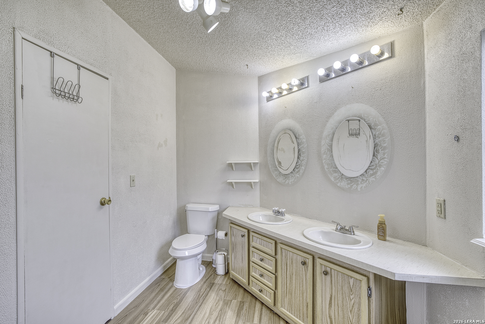914 CR 4511, Hondo, TX 78861