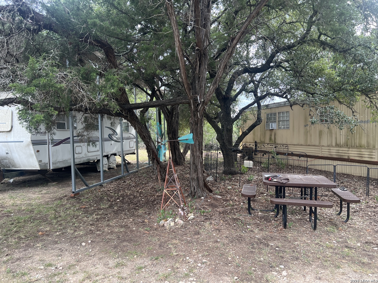 505 MOUNTAIN  Dr, Lakehills, TX 78003