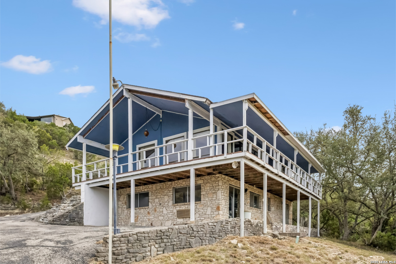 642 White Oak Dr, Canyon Lake, TX 78133