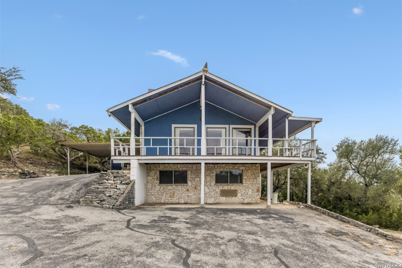 642 White Oak Dr, Canyon Lake, TX 78133