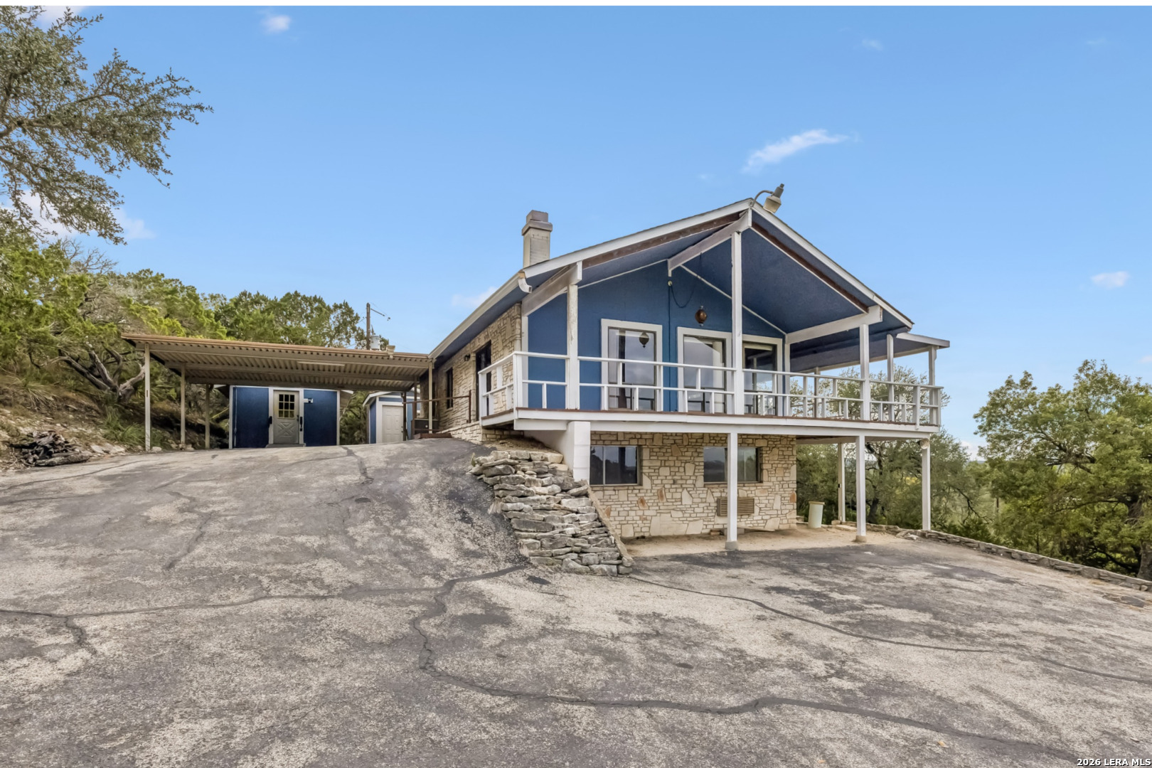 Photo 4 of Single family home for sale at 642 White Oak Dr, Canyon Lake, TX 78133 | MLS# 2027226 | Listing updated on 2026-10-30