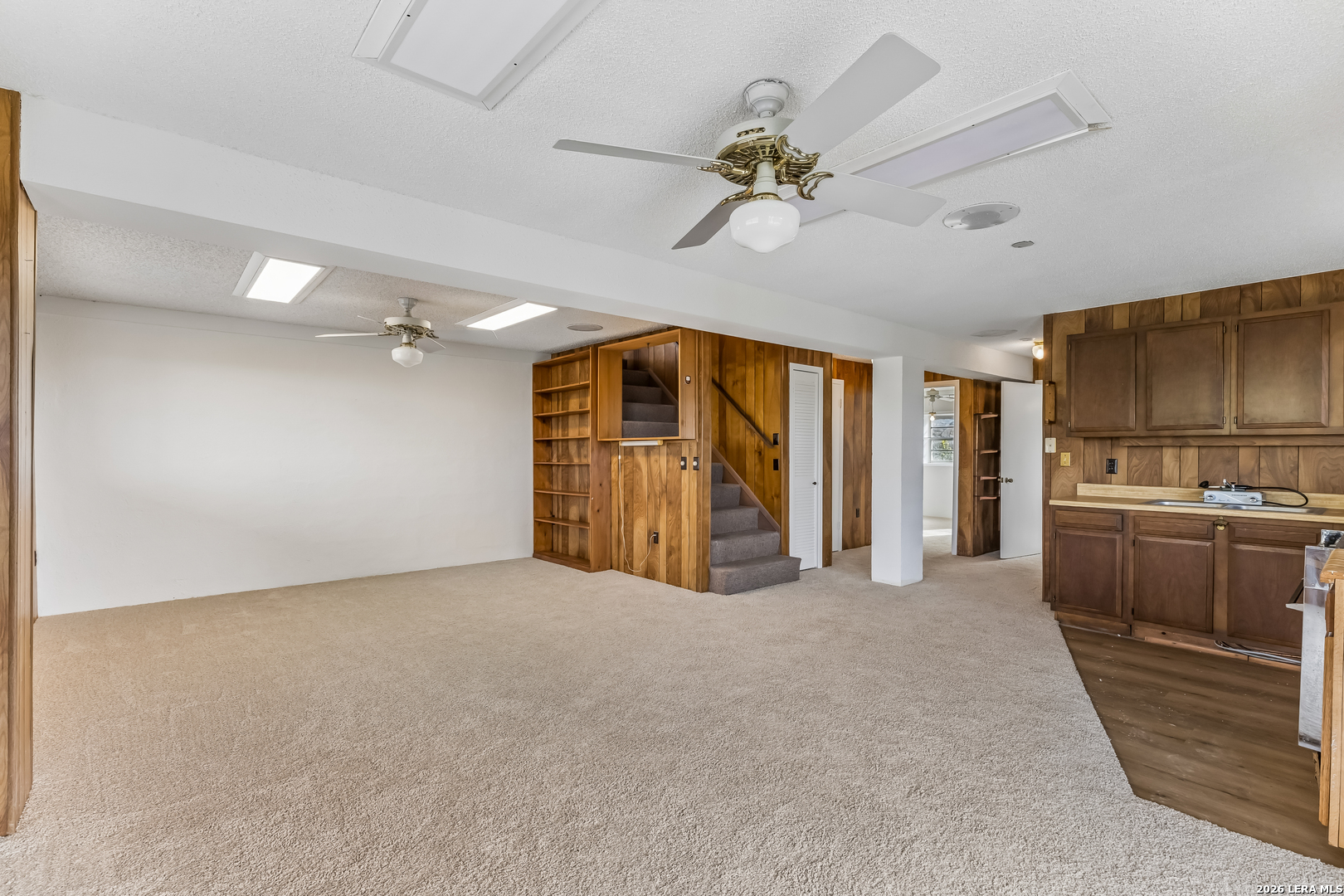 642 White Oak Dr, Canyon Lake, TX 78133