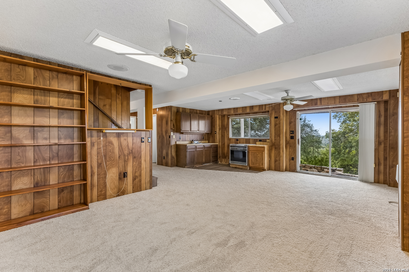 642 White Oak Dr, Canyon Lake, TX 78133