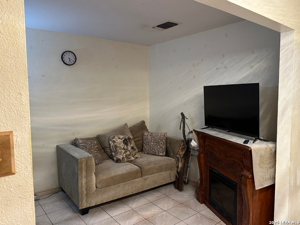 7523 MEADOW GREEN ST, San Antonio, TX 78251