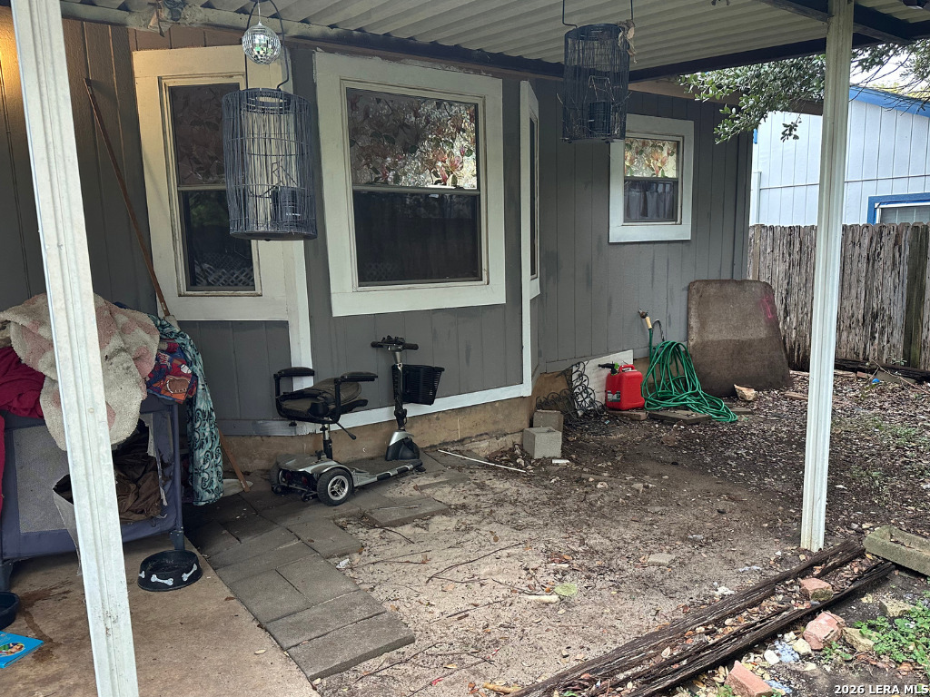 7523 MEADOW GREEN ST, San Antonio, TX 78251