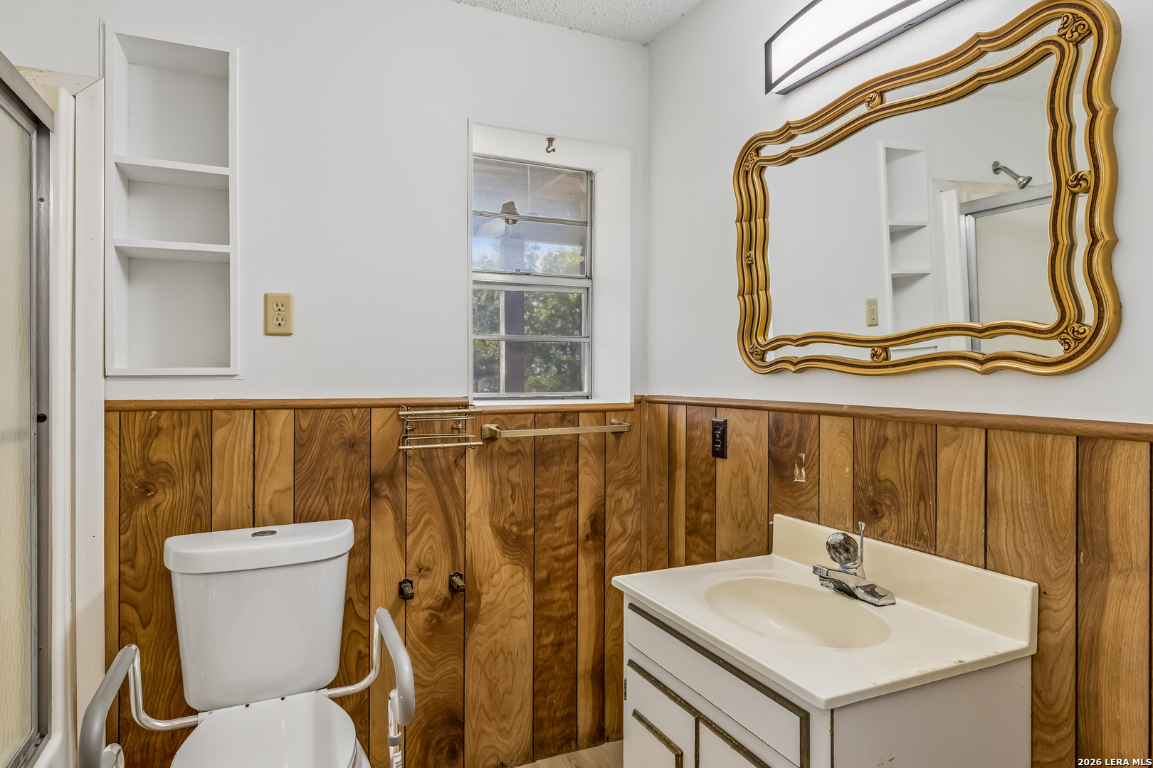 642 White Oak Dr, Canyon Lake, TX 78133