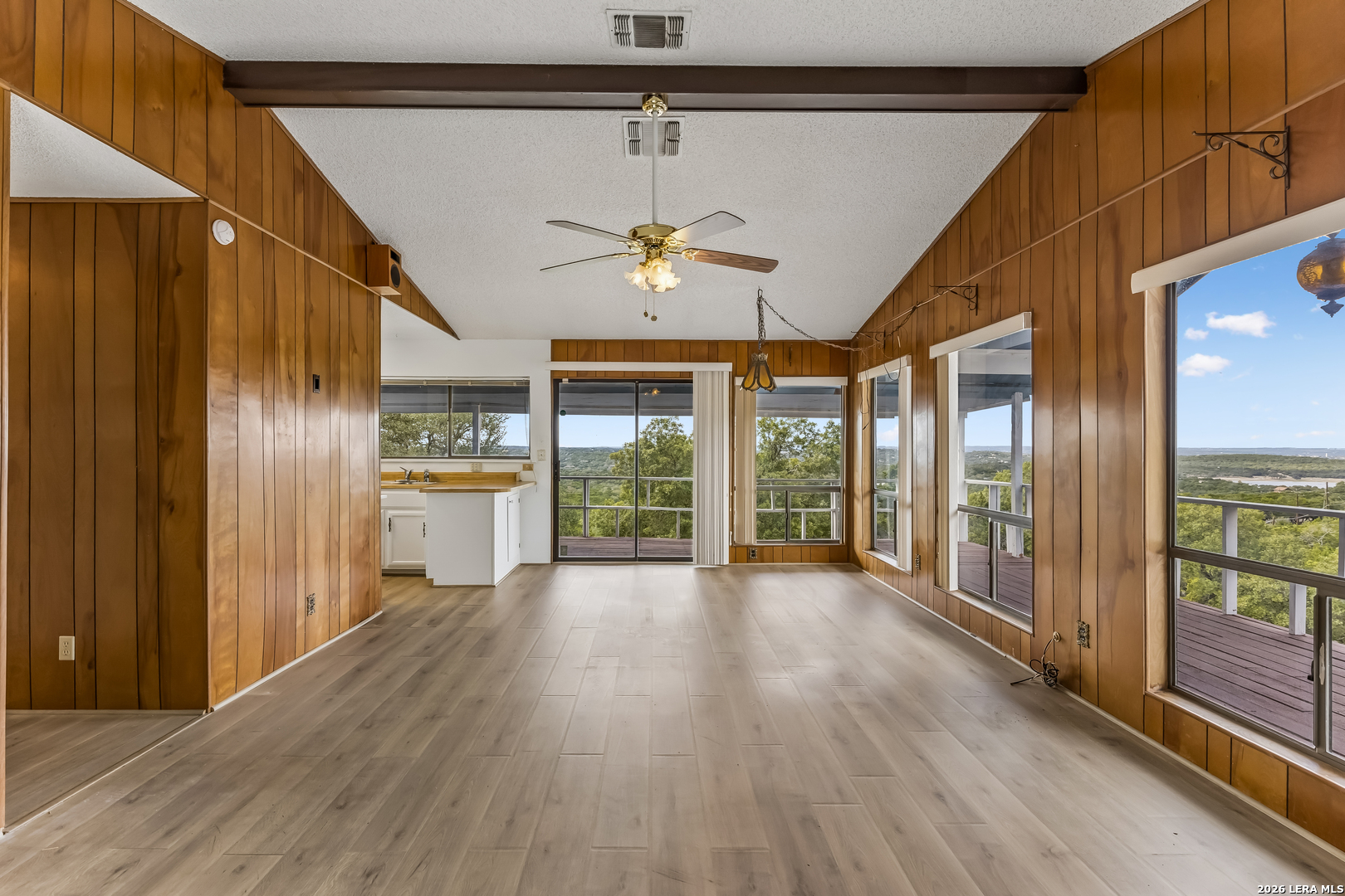 642 White Oak Dr, Canyon Lake, TX 78133