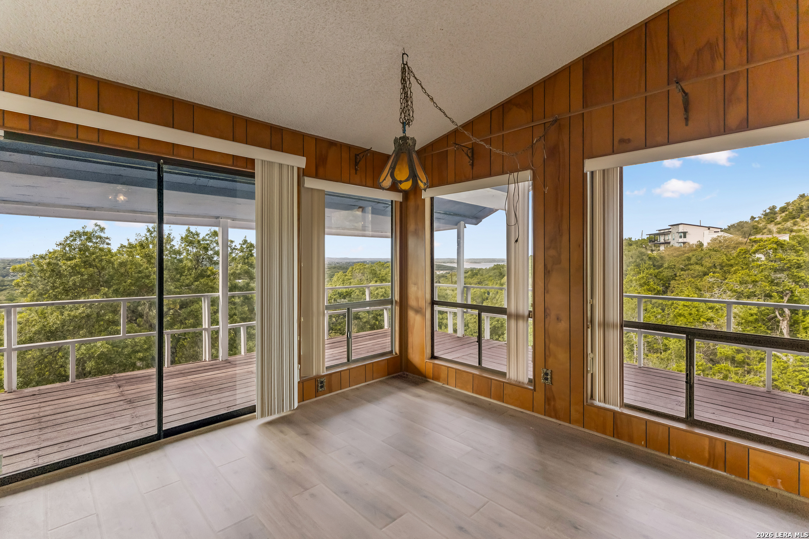642 White Oak Dr, Canyon Lake, TX 78133