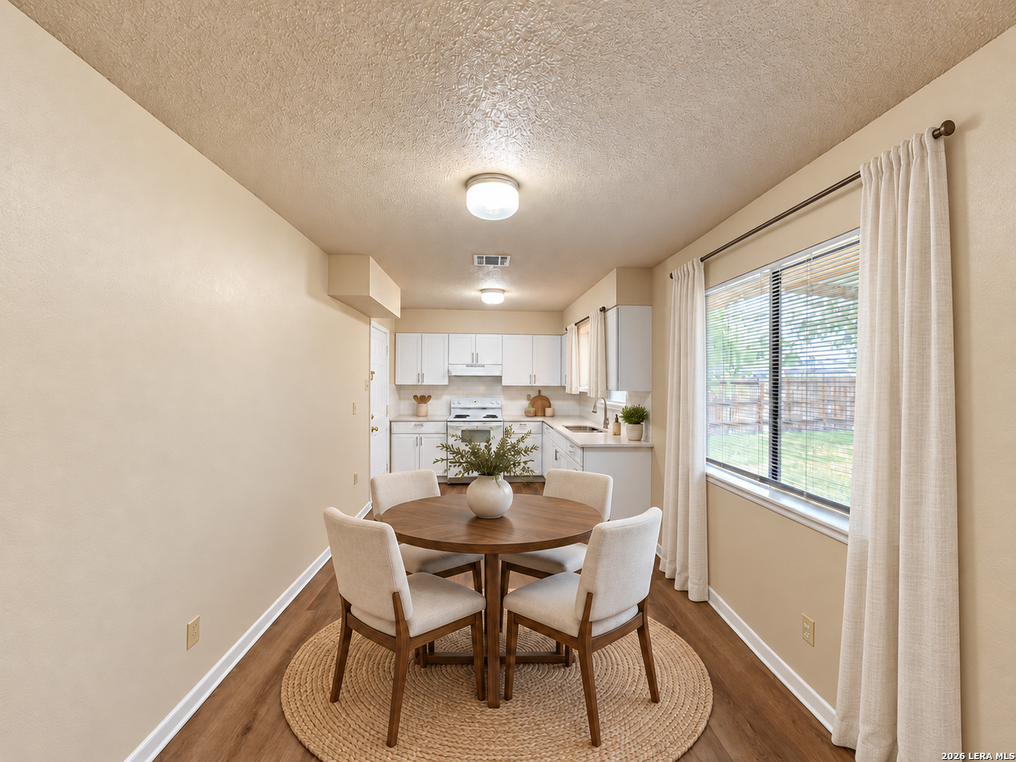 Eat-In Kitchen