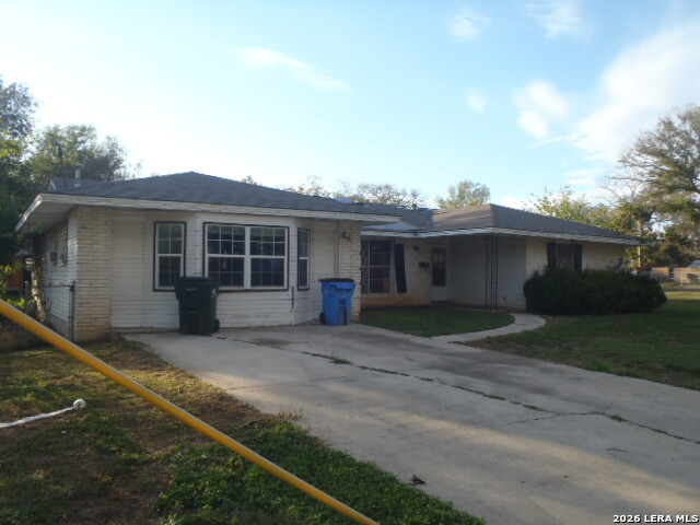 404 Short Ave, Seguin, TX 78155