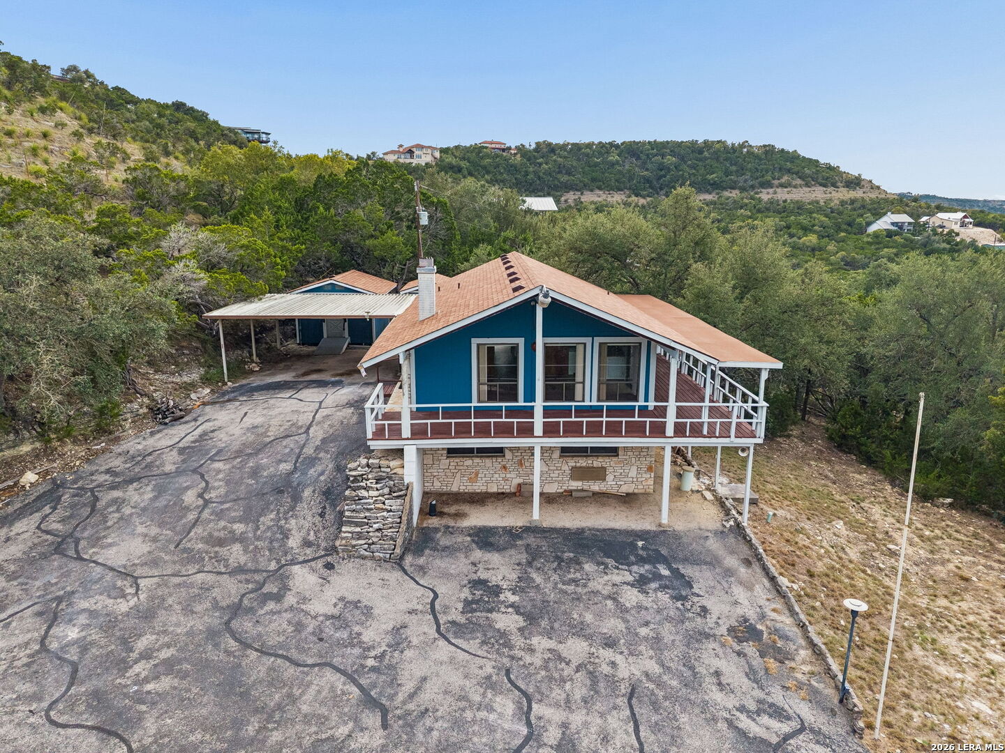 Photo 1 of Single family home for sale at 642 White Oak Dr, Canyon Lake, TX 78133 | MLS# 2027226 | Listing updated on 2026-10-30