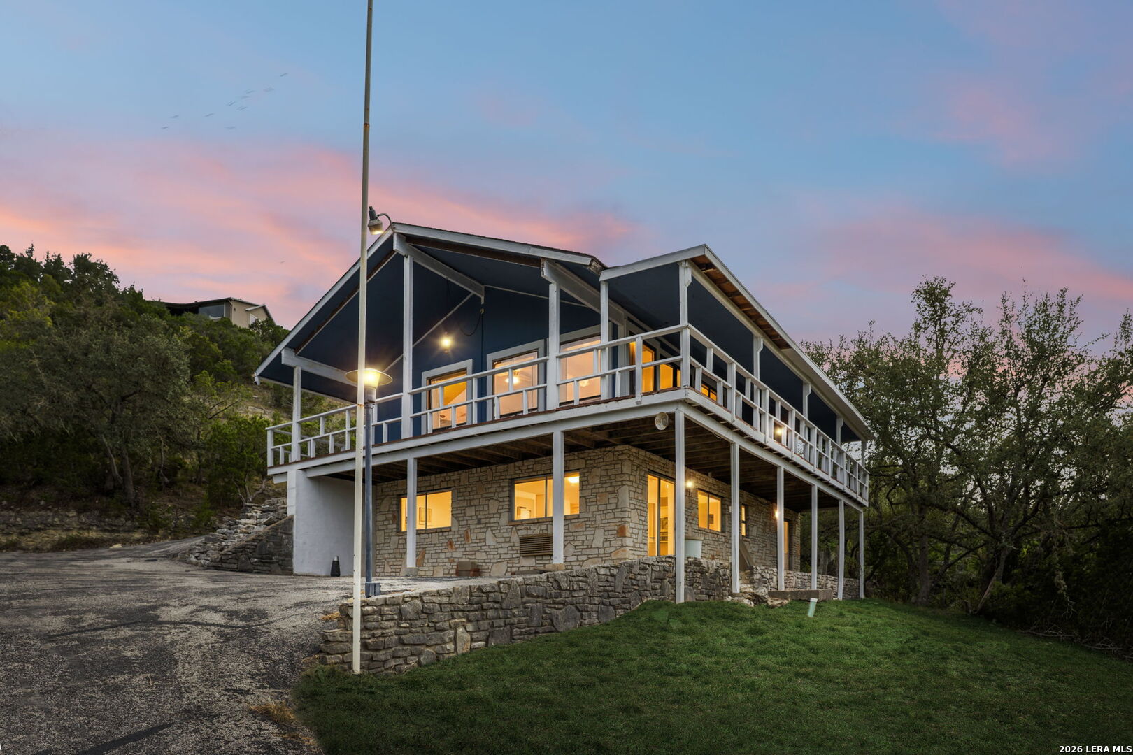 Property photo for 642 White Oak Dr, Canyon Lake, TX