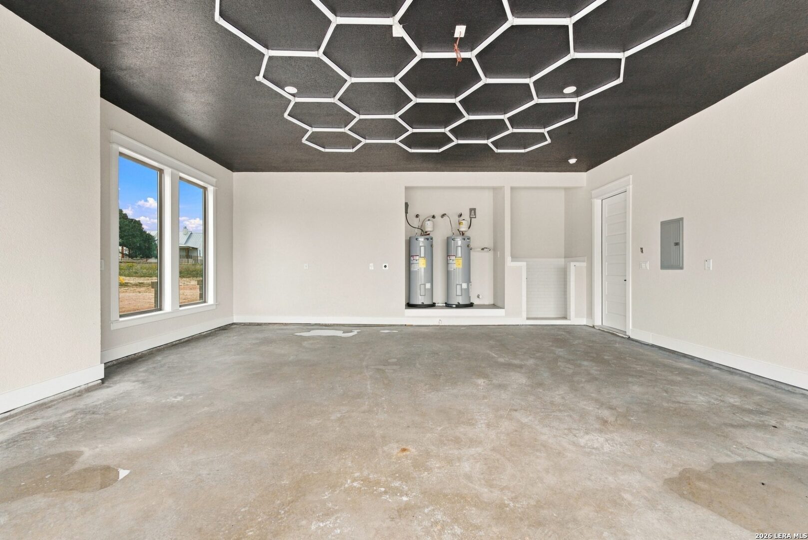 120 PIONEER DR, La Vernia, TX 78121