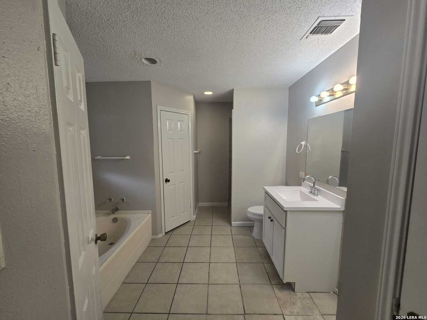 8703 RIDGE MOON DR, San Antonio, TX 78239