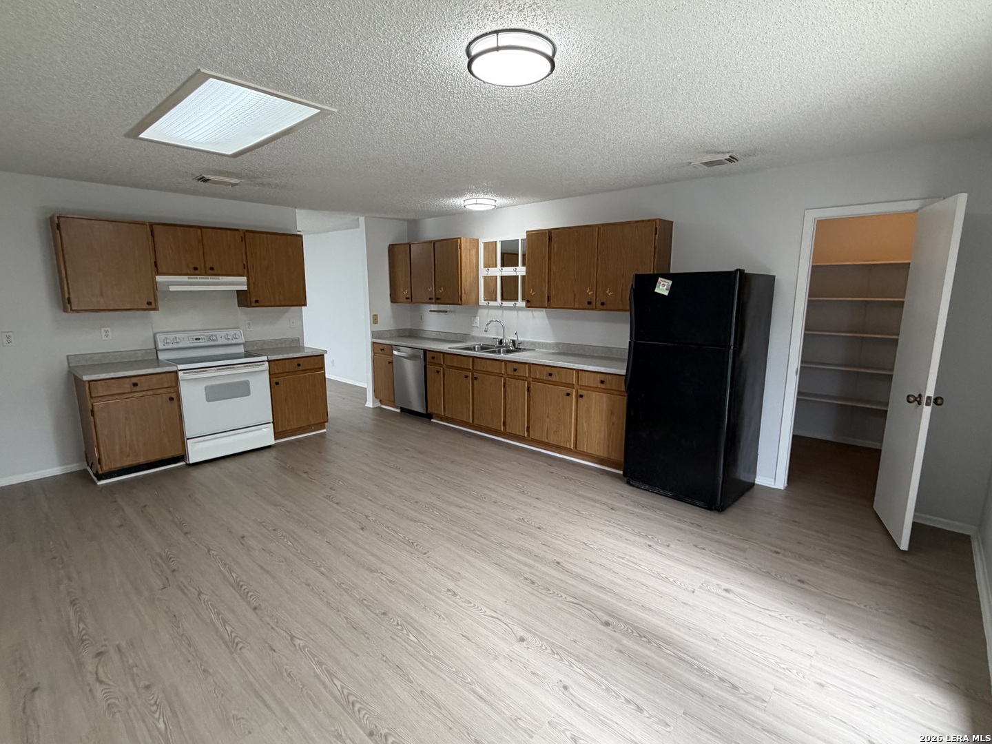 6664 Snow Meadow Dr, Converse, TX 78109