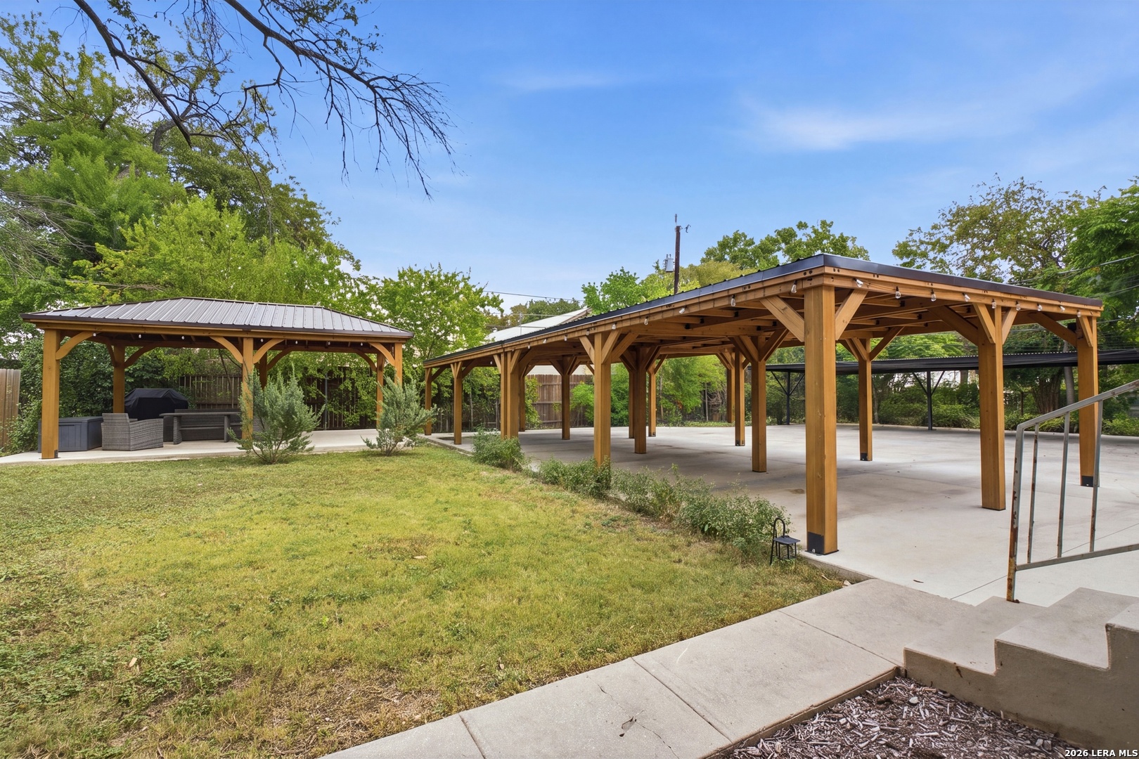 321 E MELROSE DR, Olmos Park, TX 78212
