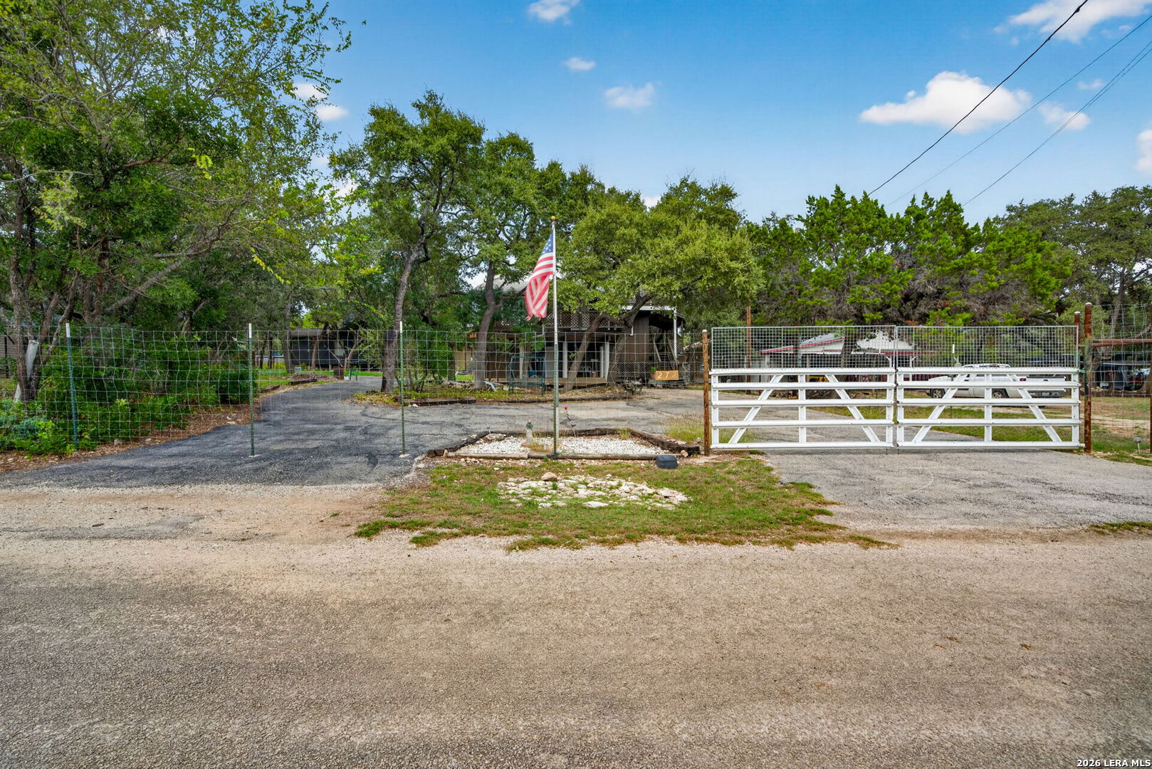 272 White Bass Dr, Lakehills, TX 78063