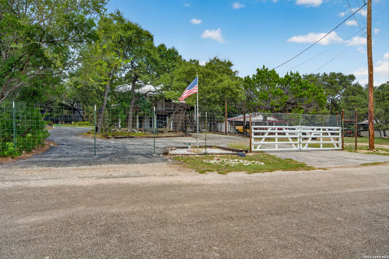 272 White Bass Dr, Lakehills, TX 78063