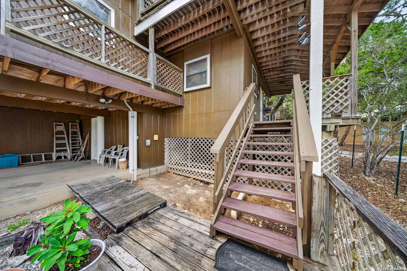 272 White Bass Dr, Lakehills, TX 78063