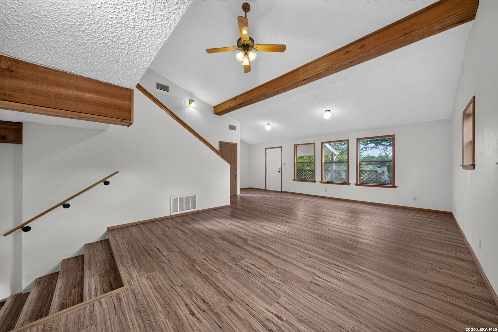 272 White Bass Dr, Lakehills, TX 78063
