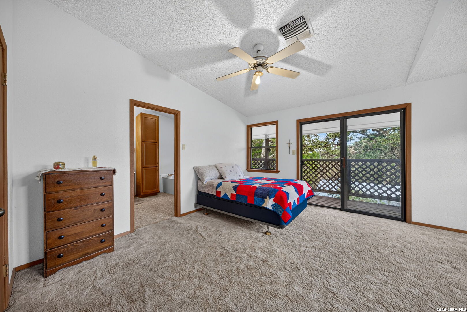 272 White Bass Dr, Lakehills, TX 78063